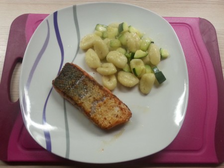 Lachs mit Gnochi u. Zuchini